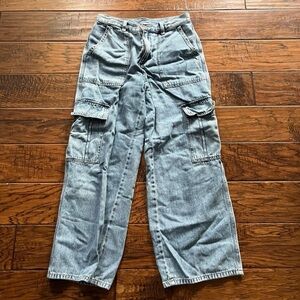 Women’s Uniqlo Light Blue Cargo Pants Small